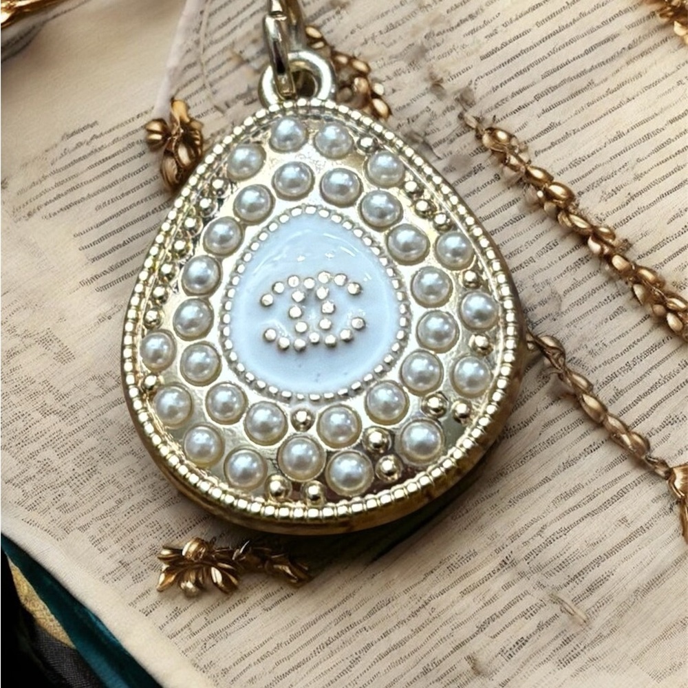 CHANEL Charm